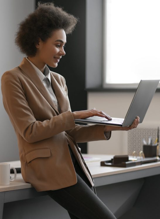 medium-shot-woman-working-as-economist (2)